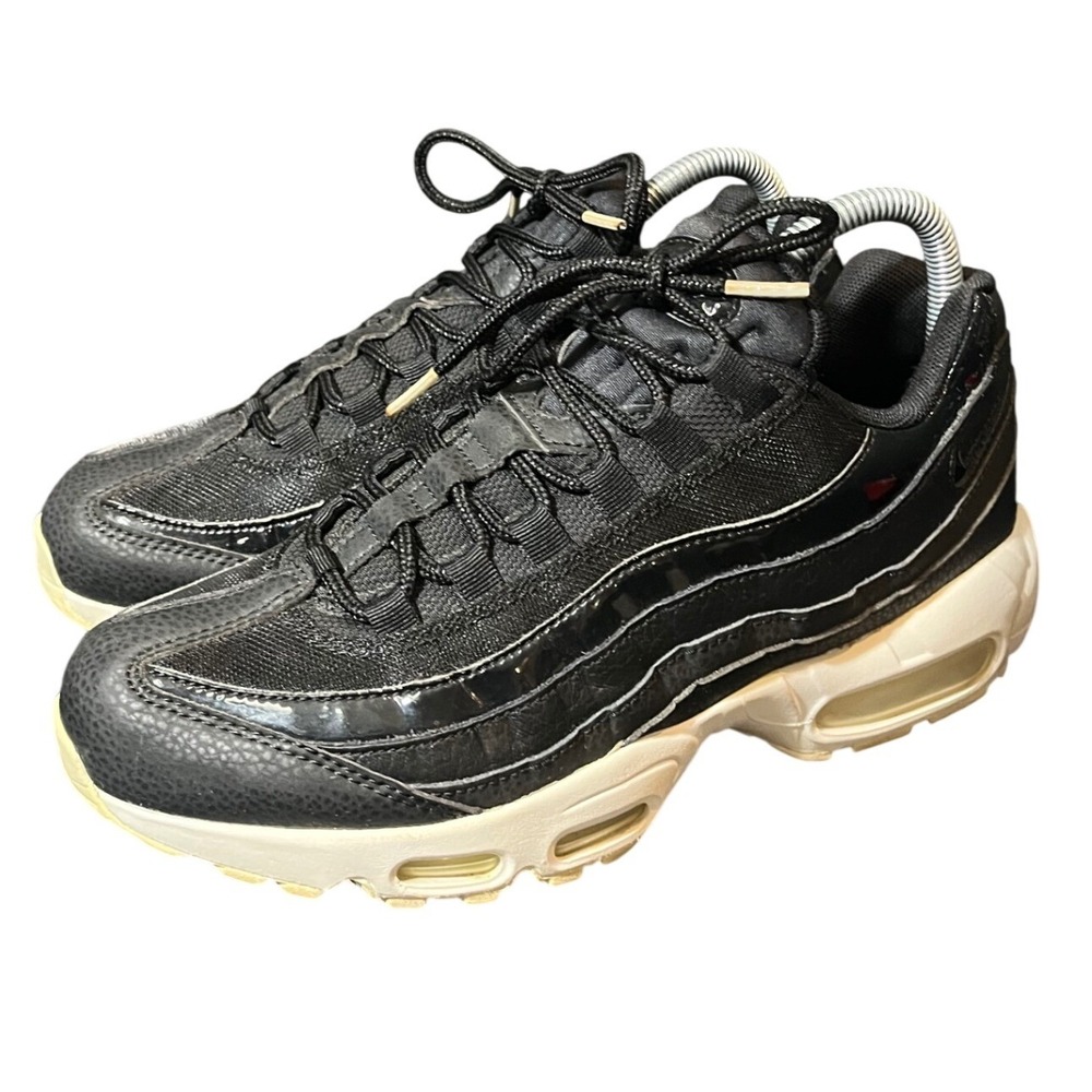 NIKE Air Max 95 SE Women's 9 AQ4138-001 Running Shoes Sneaker Black Patent